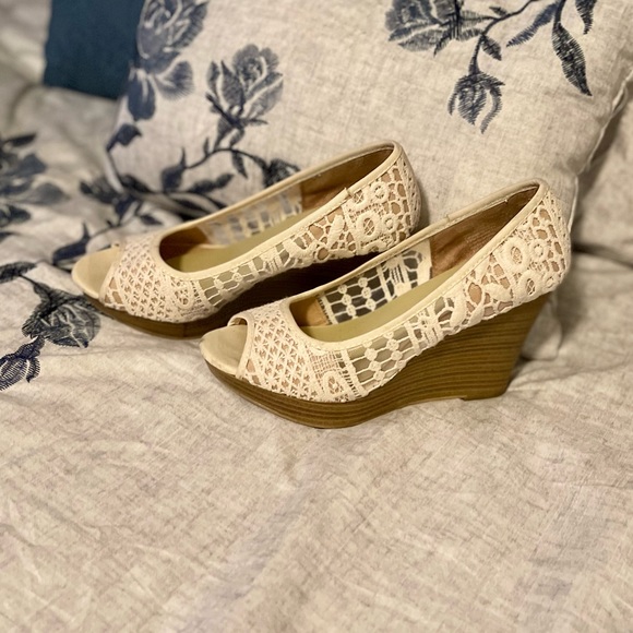 American Eagle Wedges Size 7.5 - Picture 3 of 5
